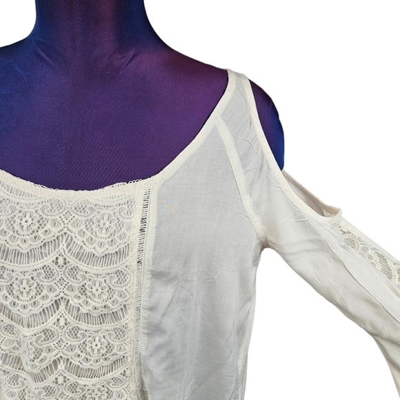 Abercrombie & Fitch Cream‎ Cold Shoulder Lace Bell Sleeve Top Size Small Juniors - Picture 2 of 7